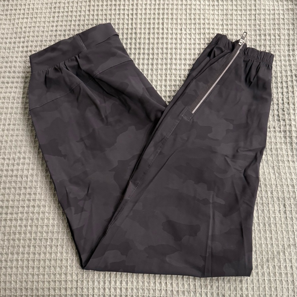 lululemon Surge Jogger (Shorter) Black Camo Size M